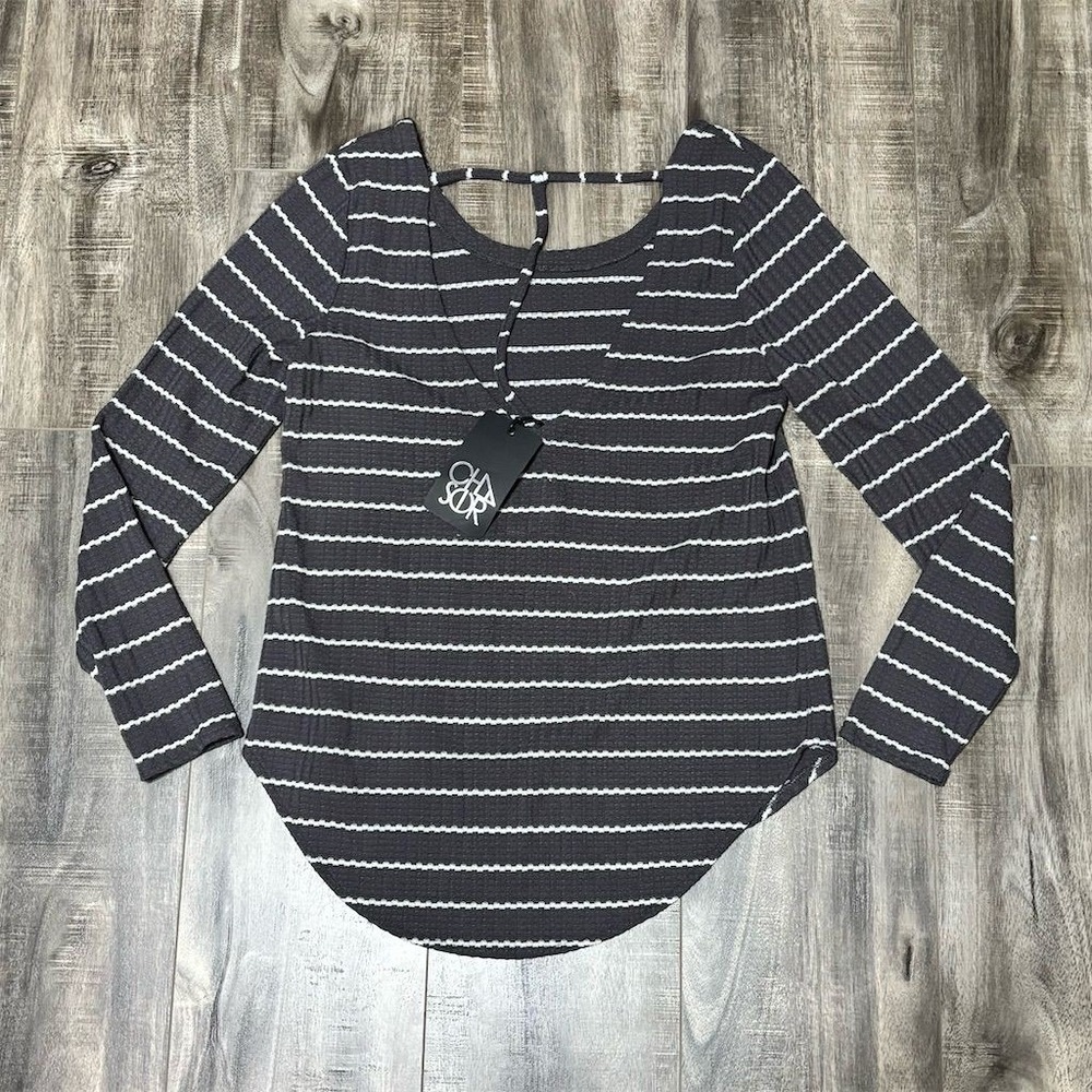Chaser Women's Gray Striped‎ Waffle Knit Long Sleeve V Back Tee M